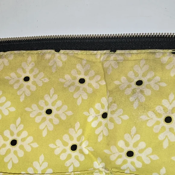 Vera Bradley Large Dome Zipper Shoulder. EUC - Picture 8 of 16